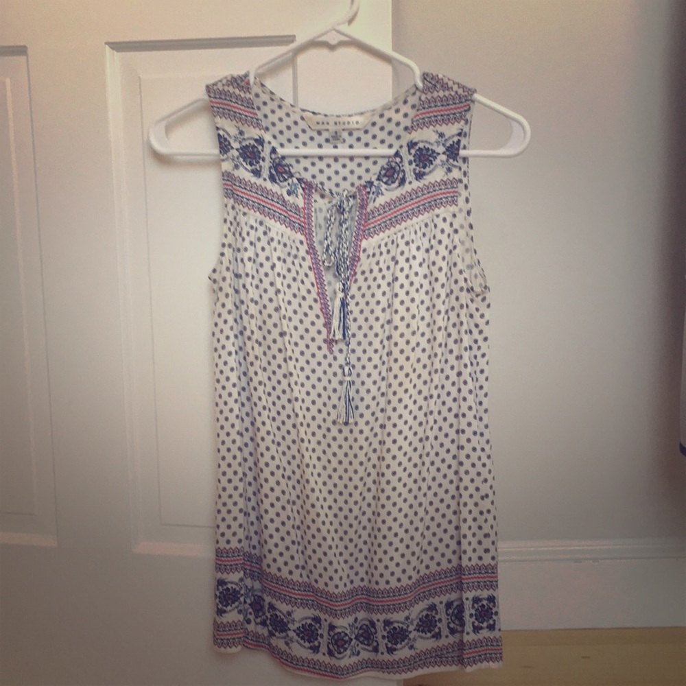 Max Studio sleeveless light weight blouse.  EUC